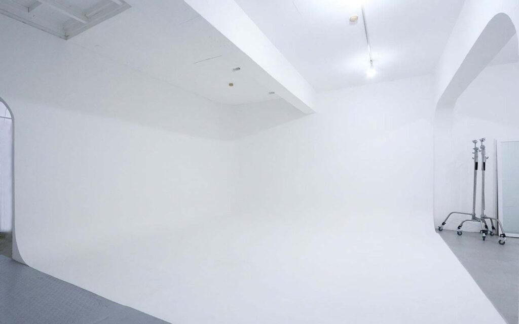 会場の写真：撮影室（天井高3.5m）